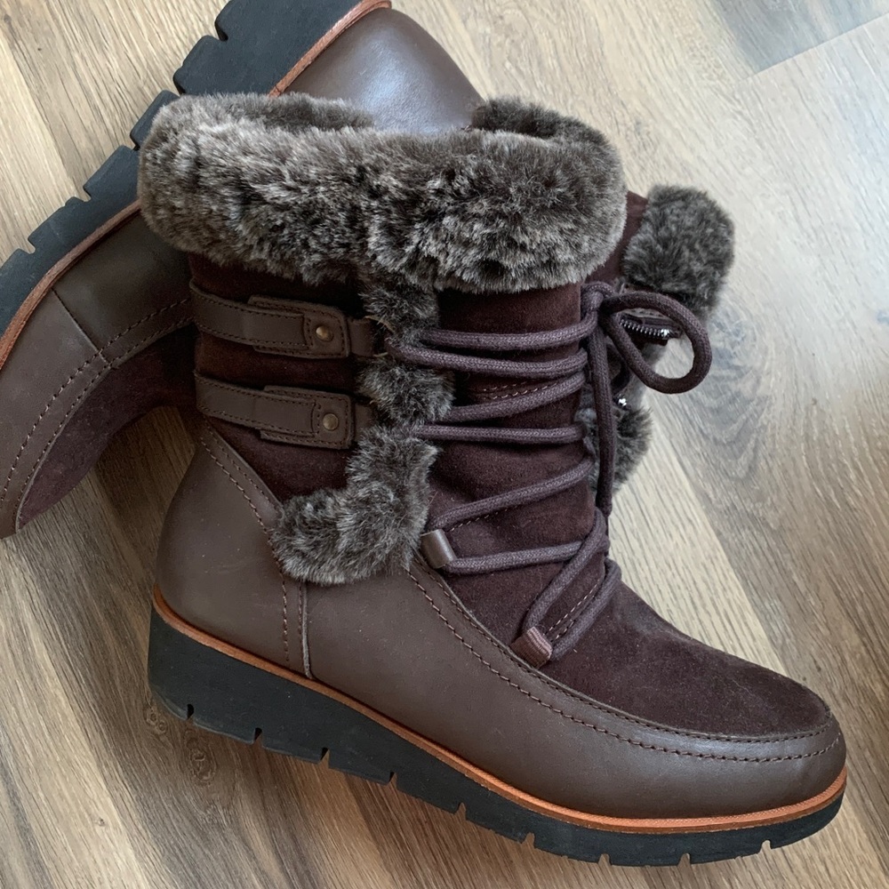 Earth Brown Leather And Faux Fur Boots Brown Size 9.5 ensures all-day comfort